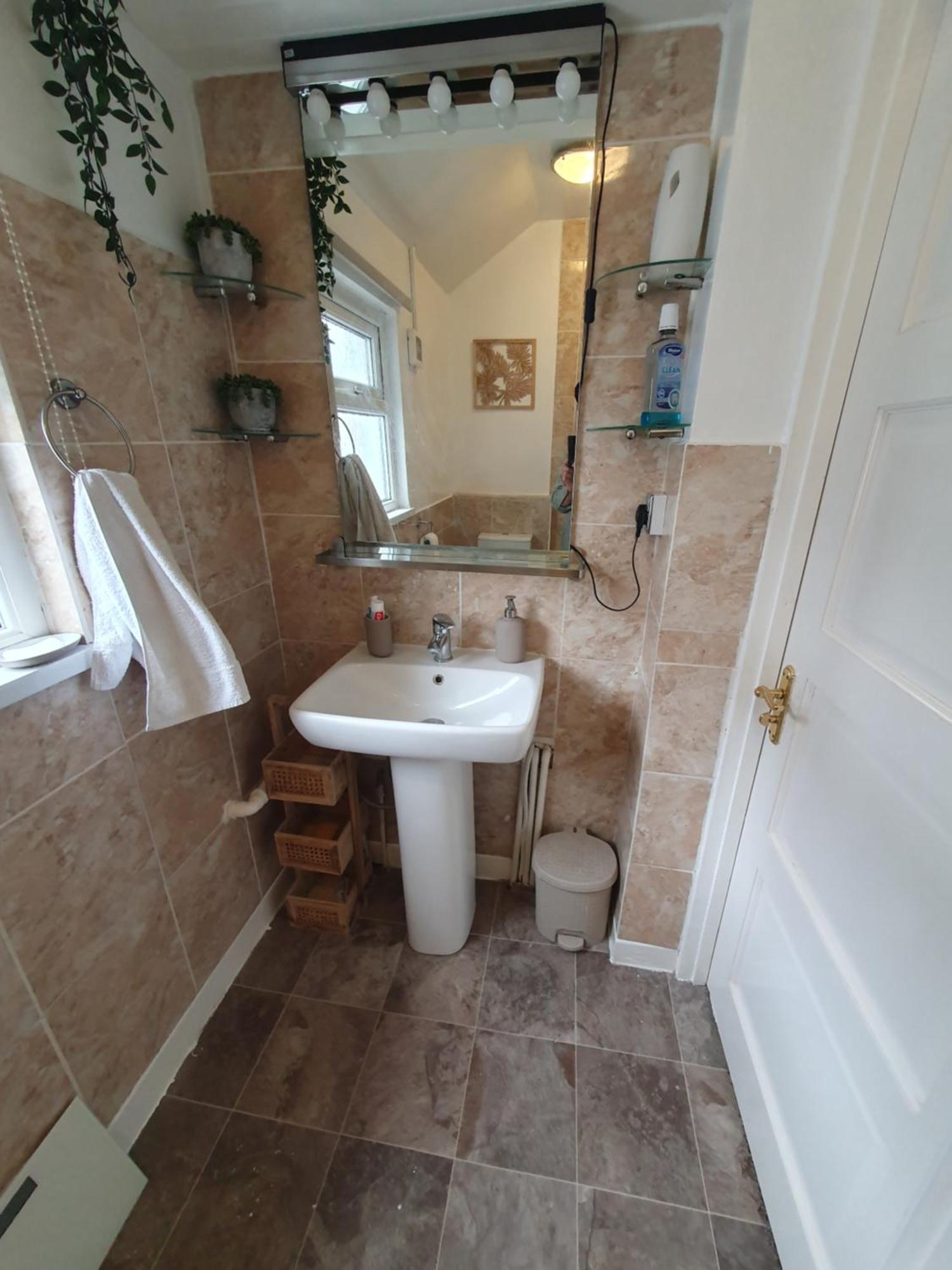 Private Luxury Double Room In Cardiff Kültér fotó